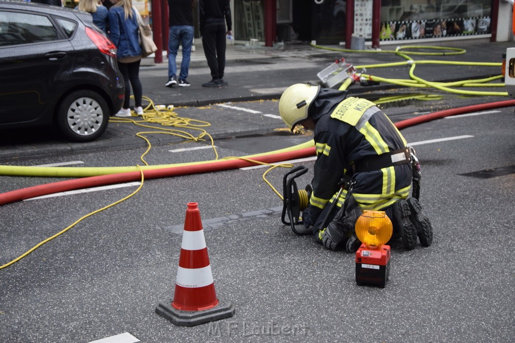 Feuer 2 Koeln Nippes Neusserstr P224.JPG - Miklos Laubert